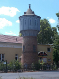 : Well Museum (Est. 1983). Built in 1930. Local grade listed. 20th century water wells in its garden - 1 Könd Street, [[:en:Orosháza|Orosháza]], [[:en:Békés County|Békés County]], [[:en:Hungary|Hungary]].}}{{hu|1=: Kútmúzeum (máshol Könd utcai víztorony), az egykori Víztorony. Tégla-beton. 1930-ban épült. Békés Megyei Vízműveké volt most állami kincstár tulajdon. 2010 óta a Szántó Kovács János múzeum 2015-től Nagy Gyula Területi Múzeum a fenntartója. Vízellátás- történeti gyűjtemény. A kertjében régi kutak láthatók. Helyi védelem, azonosító: -2853  (info: oroshaza-delbekes.hu)- [[:hu:Békés megye|Békés megye]], [[:hu:Orosháza|Orosháza]], Könd utca 1 számnál helyrajzi szám: 569{{Monument Hungary|-2853}}{{Object location|46|33|48.66|N|20|40|17.04|E|dim:20}}
